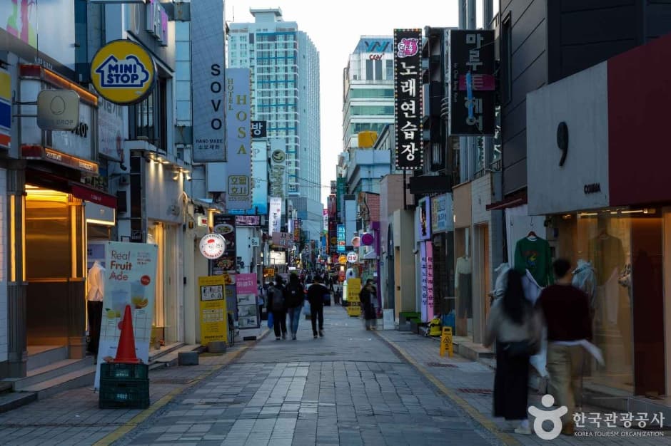 Chungjang-ro Street (충장로)